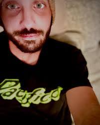 Andrew Linton's Instagram, Twitter & Facebook