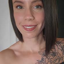 Candid mornings + mirror selfies = memories made ✨ Photo from  @annelorraaaine DM us or book via bit.ly/BookViaAirbnb