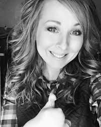 Good morning, ROL Family. I want to share a testimony! Last week I hurt my  thumb pretty badly, making it very difficult to do simple tasks, like open  jars, carry a plate,