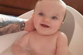 Glasgow toddler dies 'peacefully in his daddy's arms' after battle with  rare illness