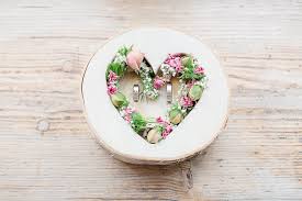 Http Www Schokoladenseite Annamardo De Wp Content Uploads 2016 03 008 Ringkissen Holz Hochzeit 1024x682 Jpg Hochzeit Kissen Ringkissen Hochzeit Hochzeit