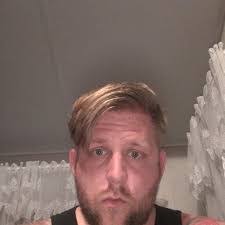 Derrick Hagen's Instagram, Twitter & Facebook