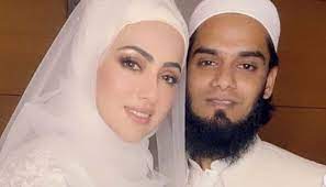 She started her artistic journey as a model and then appeared in films. Bigg Boss Fame Sana Khan Calls Halal Love Beautiful Shares New Viral Wedding Pics With Hubby Mufti Anas Sayied People News Zee News