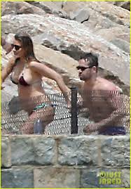Including blake lively's current boyfriend, past relationships, pictures together, and dating rumors, this photos of blake lively, one of the hottest girls in film and television. Pregnant Blake Lively Bares Baby Bump In A Bikini With Shirtless Ryan Reynolds Photo 3698242 Bikini Blake Lively Pregnant Celebrities Ryan Reynolds Shirtless Pictures Just Jared