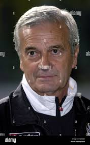 Siena coach luigi simoni hi-res stock photography and images