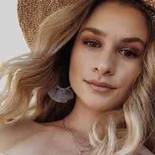 Jenna Boyd's Instagram, Twitter & Facebook