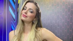 La actriz y presentadora del canal uno, cristina hurtado, está feliz y el motivo es que por tercera vez está embarazada la noticia que se le tenía bien guardad no solo puso feliz a la exprotagonista de novela sino a los cientos de seguidores.cristina quien es una de las mujeres más bellas y deseadas del país se alista para ser madre a sus 37 años junto a su esposo, josé. El Accidente Domestico Que Sufrio Cristina Hurtado Kienyke