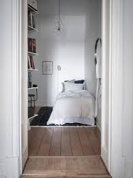 Un Grand Tableau Colore Comme Piece Maitresse D Une Decoration Planete Deco A Homes World Raum Einrichten Kleiner Raum Kleine Raume Einrichten