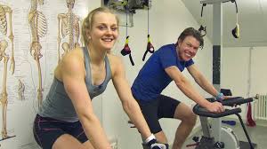 Skidskytteförbundet berättar i ett pressmeddelande att nilsson skadat armbågen i en krasch på träning och inte kan träna normalt. Stina Nilsson Jag Kor Minst Styrka I Laget Svt Sport