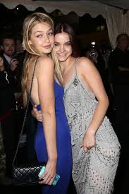 Gigi Hadid And Barbara Palvin Kiyafet Unluler Guzel Kadinlar