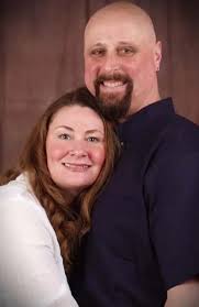 Burri im u sigurua të më gjente partnerin tim të ri përpara se të vdiste”,  gruaja rrëfen historinë e saj të pazakontë