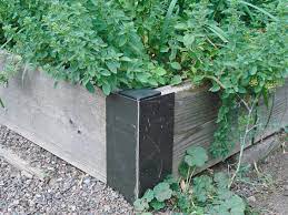 How raised bed corners are connected together is the trickiest part of building any raised bed vegetable garden. Raised Bed Corners