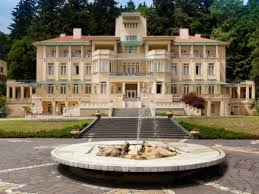 Vyberte si z naší nabídky wellness hotelů a lázeňských pobytů v lázních luhačovice. Luhacovice Dum B Smetany Ck Hoska Tour