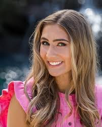 Elizabeth Gentry's Instagram, Twitter & Facebook