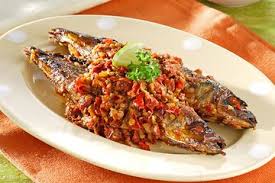 Bahan masakan ikan layang balado ikan layang 1 kg jeruk nipis 3 buah garam secukupnya. Resep Ikan Asap Masak Rica Rica Enak Ini Bikin Santap Malam Sempurna Semua Halaman Sajian Sedap