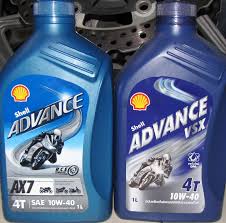 Sudah menjadi kebiasaan saya untuk ganti oli di tiap 1500 km meski dalam buku petunjuk pemilik. Review Oli Motor Shell Advance Ax7 10w40 Lengkap