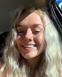 Jolene Phillips's Instagram, Twitter & Facebook