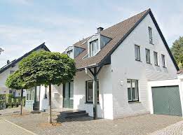 A renovated 1940's candy factory, rhein haus blends custom craftsmanship with antiquities from across europe to create a genuine feel and a remarkable space. 1 Reihe Rhein Haus Mit Traumgrundstuck Nahe Isd Bocker Wohnimmobilien Gmbh Ihr Immobilienmakler