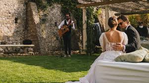 Naomi campbell, born in london, was the first black model to cover american vogue, time magazine, russian vogue, and the first british black model to cover british vogue. Street Musician Plays In A Vogue Wedding In Portugal Do In Lisbon
