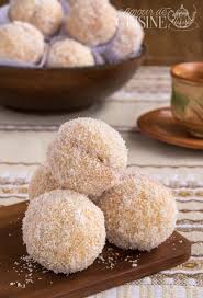Boules De Noix De Coco A La Confiture 1 Boule De Noix De Coco Gateau Boule De Neige Gateau Noix De Coco