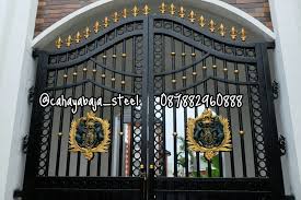 Pagar besi tempa merupakan pagar besi dengan bahan dasar yang sudah ditempa terlebih dahulu dari bahan besi polos hingga menjadi besi putar yang memiliki corak beraneka ragam. Pagar Minimalis Semi Tempa Content