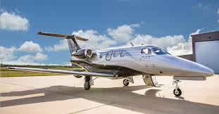 Embraer describes its phenom 100 as an entry level private jet with next generation technology, incorporating style, comfort, performance, and reliability. Embraer Phenom 100 Privatjet Aircraft Guide