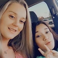 Tabitha Taylor's Instagram, Twitter & Facebook