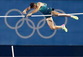 With 32 athletes competing, the event was won by thiago braz da silva from brazil. Record Creating Da Silva Soars To Dramatic Pole Vault Gold Rediff Sports