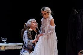 Conform jurnaliștilor britanici, teatrul ieşean este o veritabilă bijuterie arhitectonică care adăposteşte adevărate monumente de artă. Program Teatrul NaÅ£ional Iasi La Iasi