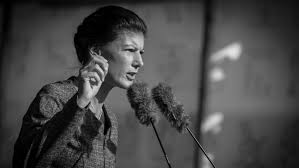 Doch nun wurde der inhalt ihres. Sahra Wagenknecht Spielt Mit Dem Feuer Europa Blog