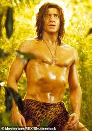 A man raised in the jungle by apes falls in love with a wealthy american baby george got into a plane crash in a jungle, stayed alive and was adopted by a wise ape. Brendan Fraser Sieht Dramatisch Anders Aus Als Er Bei Der Premiere Von No Sudden Move In Nyc Dabei Ist Germanic Nachrichten