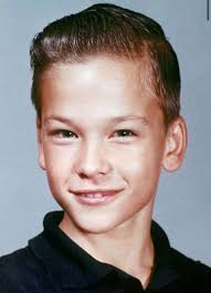 El hijo póstumo, el maltrato de su madre, el abuso del alcohol: la  verdadera vida del “fantasma” más taquillero del cine