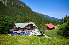 Die herzliche atmosphäre des hotels harmoniert perfekt mit der familiären größe. Startseite Berggasthof Einodsbach Sudlichster Ort Deutschlands Bei Oberstdorf Allgau