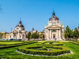 Szechenyi Therme In Budapest Ungarn Budapest Favorite Places House Styles