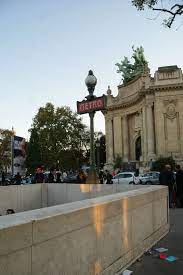 Cargaleiro metro clemenceau 2.jpg 1,600 × 1,200; Defi Metro 10 M1 M13 Champs Elysees Clemenceau Le Gateau Sous La Cerise