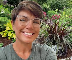 Kelly Spooner's Instagram, Twitter & Facebook