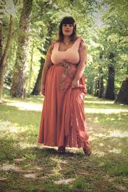 Jupe mode, jupe longue, jupe plissée, jupe courte, jupe coton, jupe cuir, look bohème, confection. Epingle Sur Plus Size Blogger Style