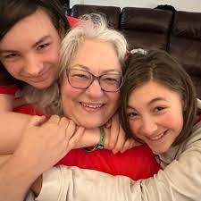 Leslie Clemmer's Instagram, Twitter & Facebook