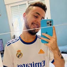 Arturo Cabrales's Instagram, Twitter & Facebook