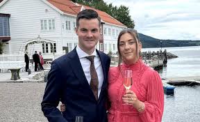 Giftar seg neste helg
