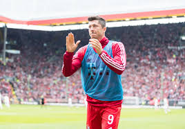 Thomas müller wird auf einer pressekonferenz darauf angesprochen, ob er lieber lionel messi oder wird gerade wiedergegeben: Lewan Goal Ski Dethrones Gerd Muller Creates History In The Final Minute Of The Season