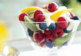 Recette De Coupes De Fruits Au Sabayon Coup De Pouce Food Desserts Fruit Salad