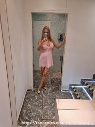 Pink outfit in the swingers club Nirvana Prague - Florane Russell -  Fancentro