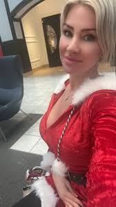 Martina Cade's Instagram, Twitter & Facebook