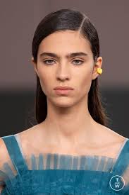 Fashion model Loli Bahia and their looks