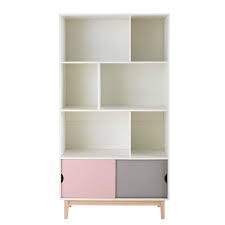 Il Tuo Bambino Adorera Sistemare I Libri In Questa Libreria 2 Porte Tricolore Blush Inge Decoration Chambre Enfant Decoration Maison Pas Cher Deco Chambre Ados