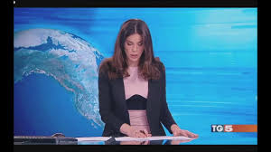Canale 5 è un canale televisivo italiano privato diffuso a livello nazionale edito da mediaset, di cui è la rete ammiraglia, nonché primo canale privato sul piano degli ascolti televisivi. Costanza Calabrese Tosse In Diretta Youtube