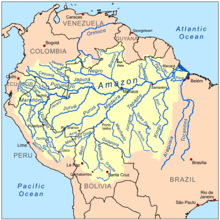 O rio amazonas, localizado na américa do sul, é o maior rio do mundo tanto em extensão territorial quanto em volume de água.2 com 6 992 quilômetros o amazonas tem sua origem na nascente do rio apurímac (alto da parte ocidental da cordilheira dos andes), no sul do peru, e deságua no oceano. Amazon Basin Wikipedia