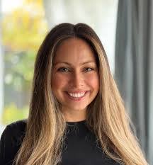 Laura Blomgren's Instagram, Twitter & Facebook