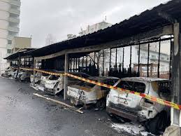 Roihuvuoren rajusta autopalosta epäillyt alaikäiset kiinni – Poliisi teki vakavan löydön puhelimista